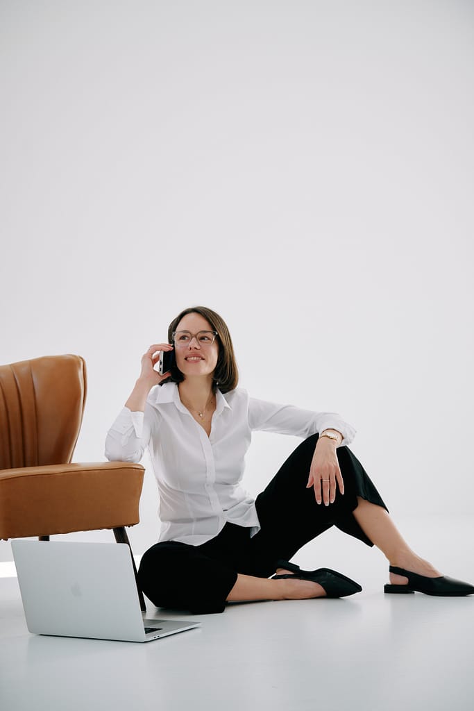 Porträt von Dr Ruth auf ihrer Website zu Kosmetik Workshops